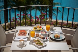 Daily buffet breakfast (EUR 28 per person)