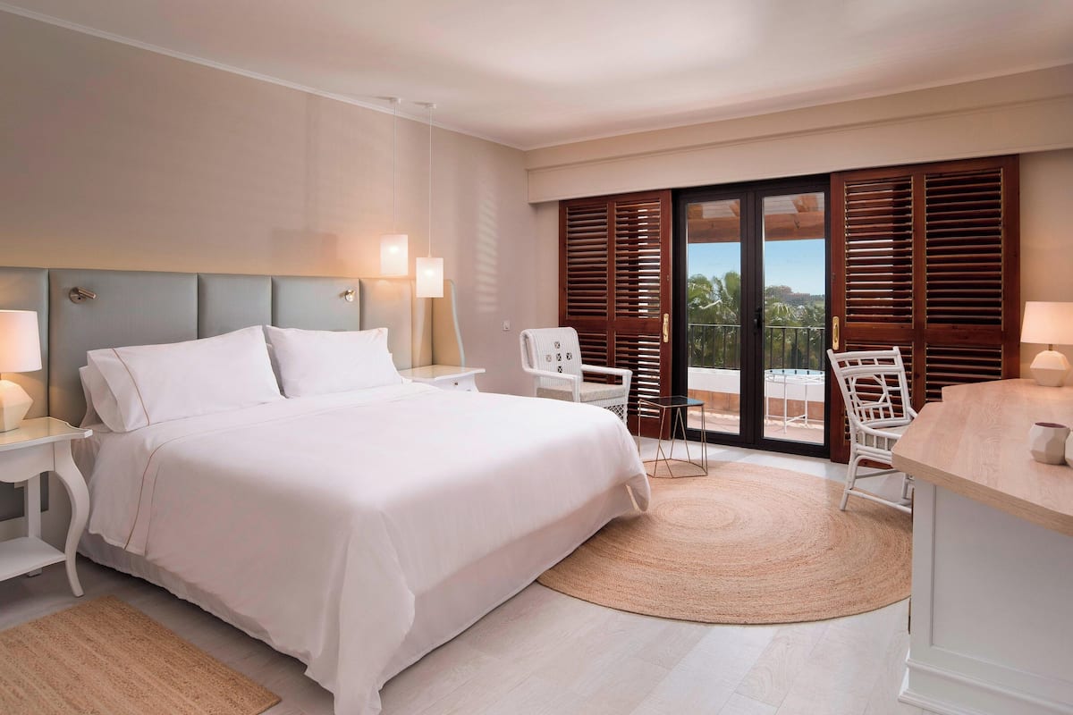 Classic Room, 1 King Bed, Non Smoking, Terrace