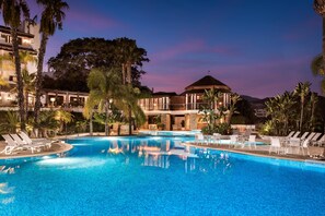 2 outdoor pools, pool umbrellas, pool loungers - The Westin La Quinta Golf Resort and Spa (Benahavis)