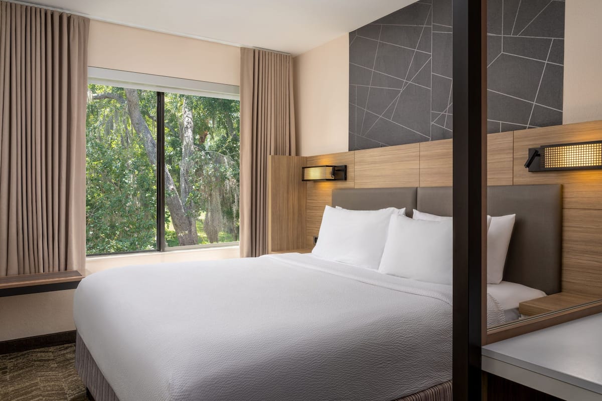 studio, 1 king bed with sofa bed | pillow-top beds, desk, laptop workspace, blackout curtains