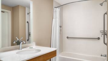 Bañera con ducha, artículos de tocador gratuitos, secador de pelo