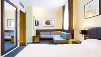 Bureau, chambres insonorisées, lits bébé (gratuits)