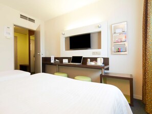 Kamar Standar, 1 Tempat Tidur Double | Meja kerja, kedap suara, dan tempat tidur bayi gratis