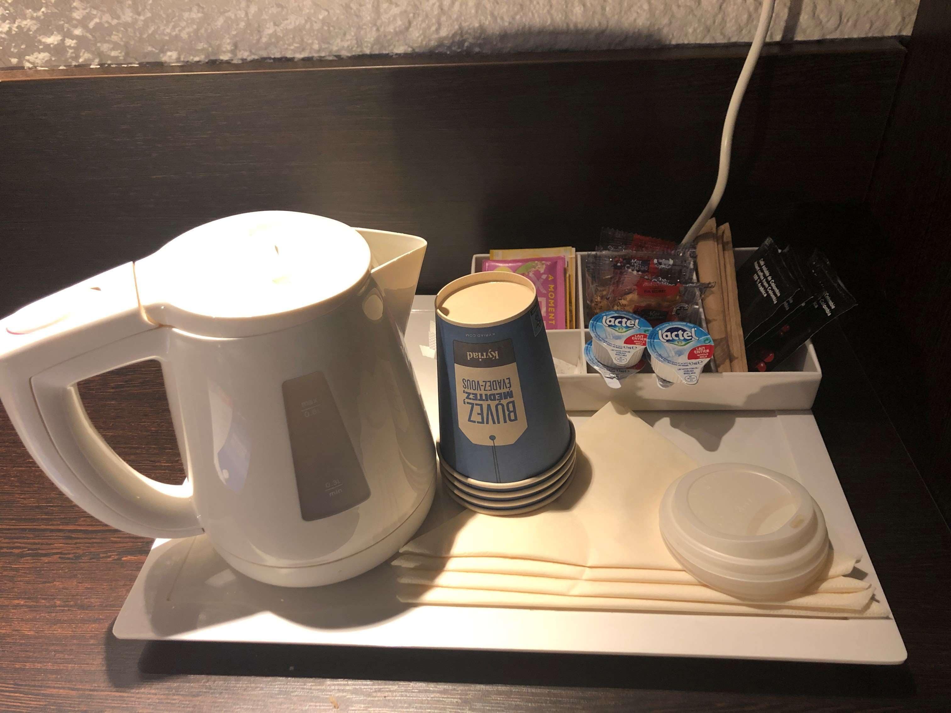 desk, soundproofing, free cots/infant beds, rollaway beds