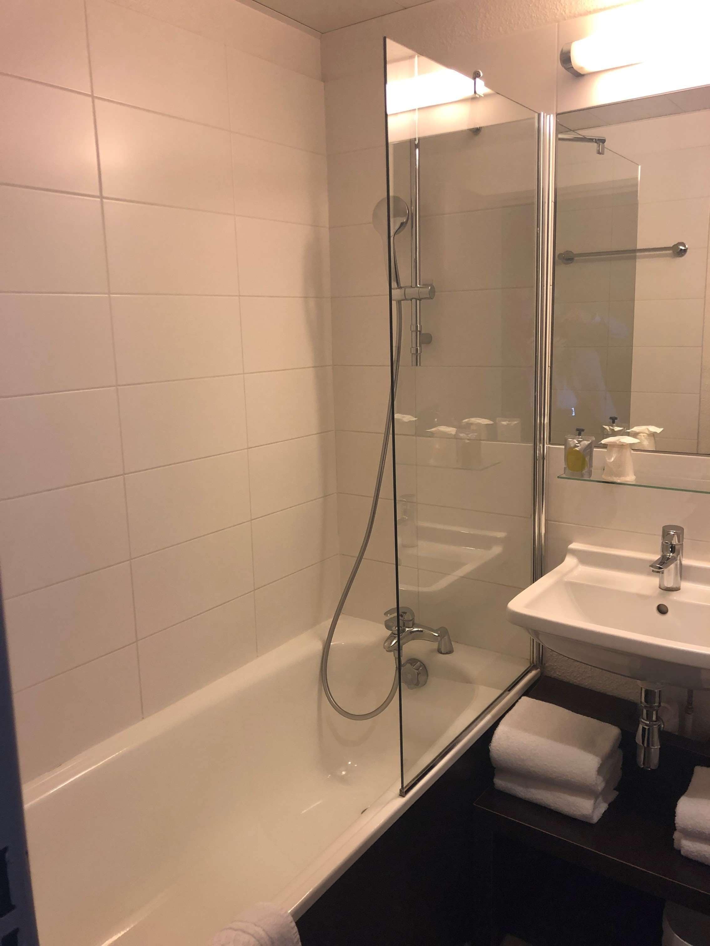 eco-friendly toiletries, towels