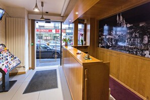 Reception hall - Modern Hotel (Paris)