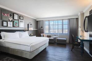 Hypo-allergenic bedding, in-room safe, desk, laptop workspace - The Lindy Renaissance Charleston Hotel (Charleston)