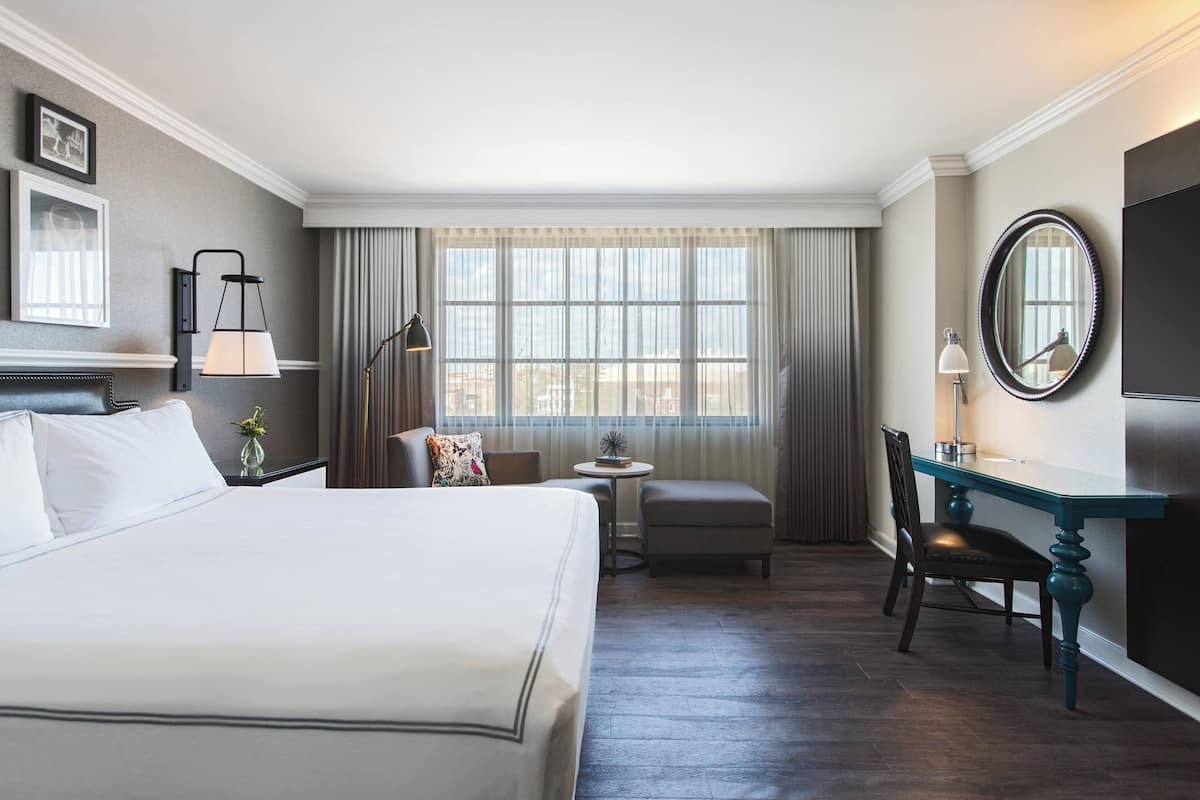 Hypo-allergenic bedding, in-room safe, desk, laptop workspace
