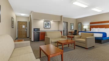 Standard Room, 1 King Bed, Non Smoking, Jetted Tub (with Single Sofabed) | Desk, laptop workspace, iron/ironing board, cribs/infant beds