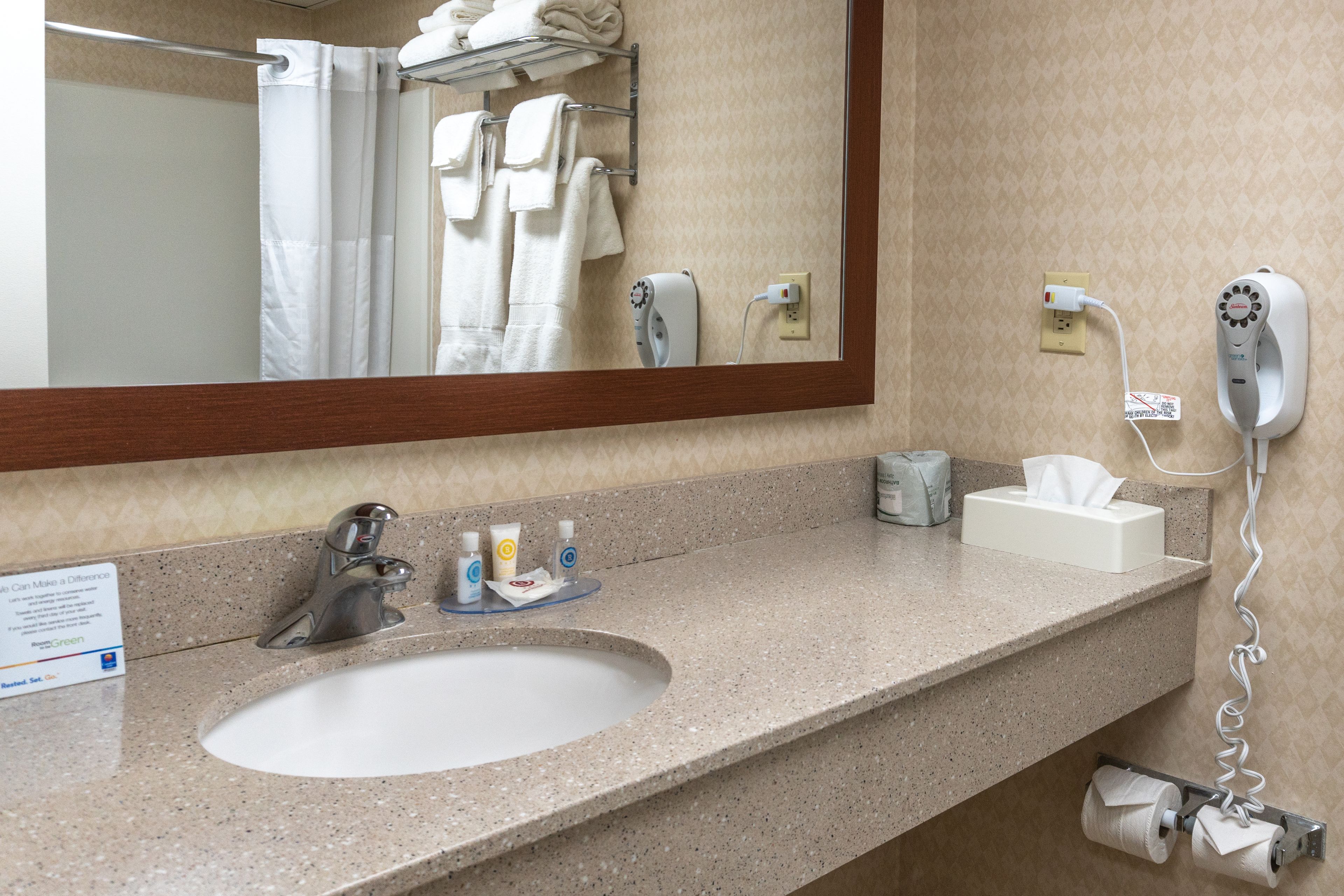 standard double room, non smoking, city view | bathroom | combined shower/bathtub, free toiletries, hair dryer, towels