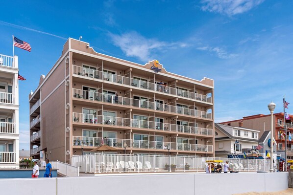 A multi-story hotel with balconies, a pool area, and a beach view. - Comfort Inn Ocean City Boardwalk (Ocean City)