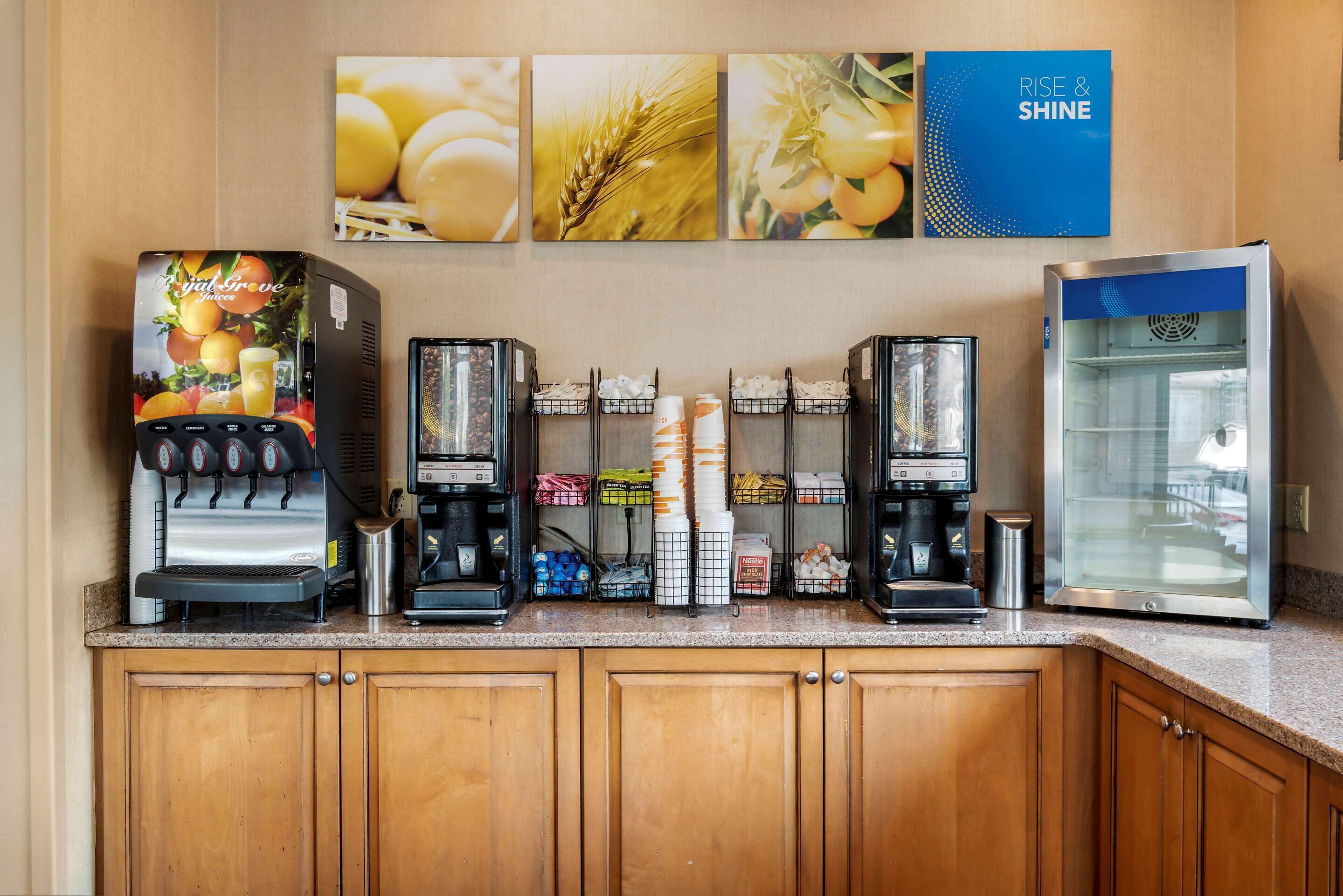 free daily full breakfast