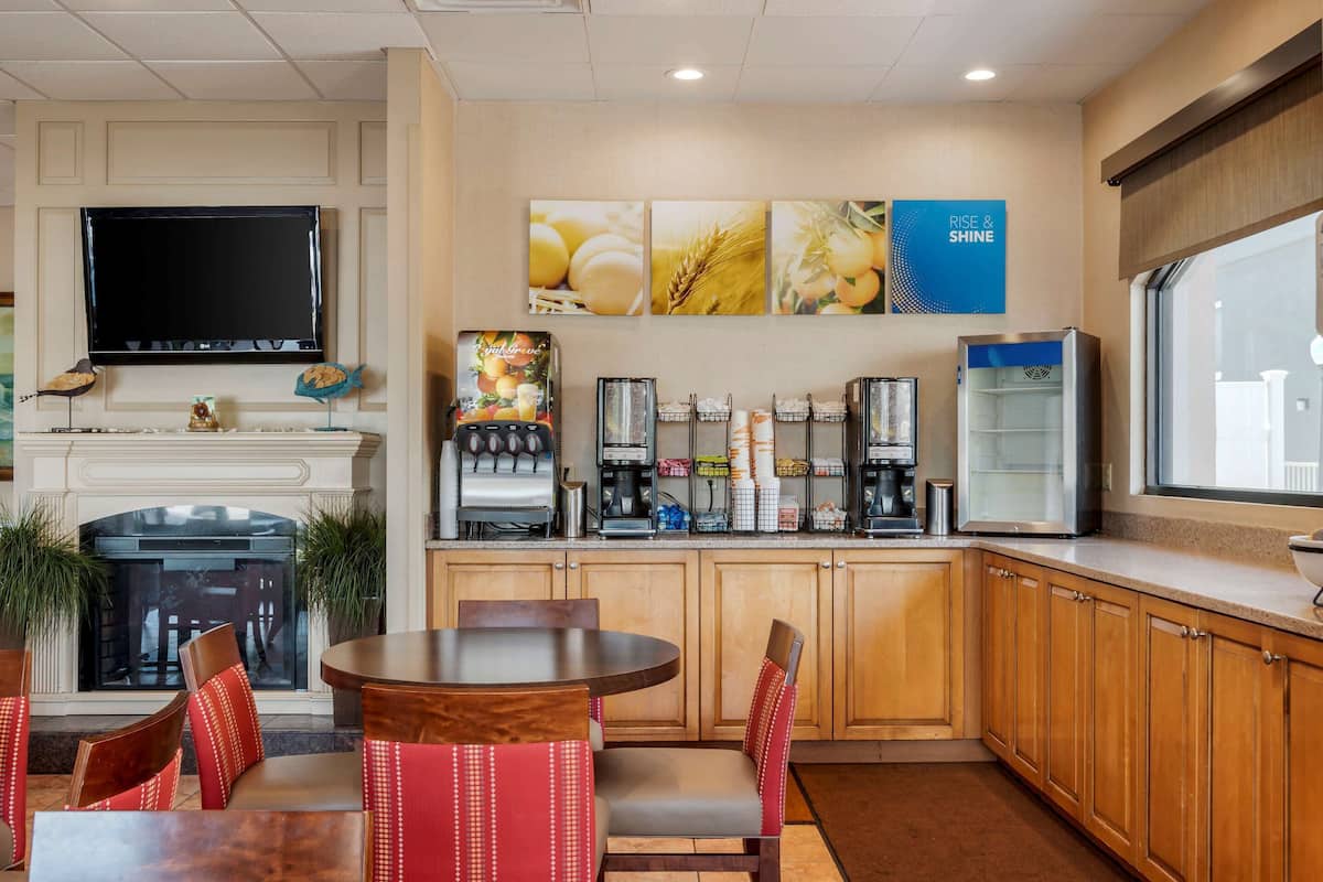 free daily full breakfast