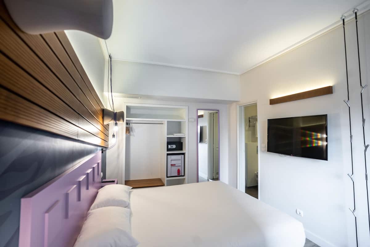 1 soverom, sengetøy av topp kvalitet, dundyner og safe på rommet