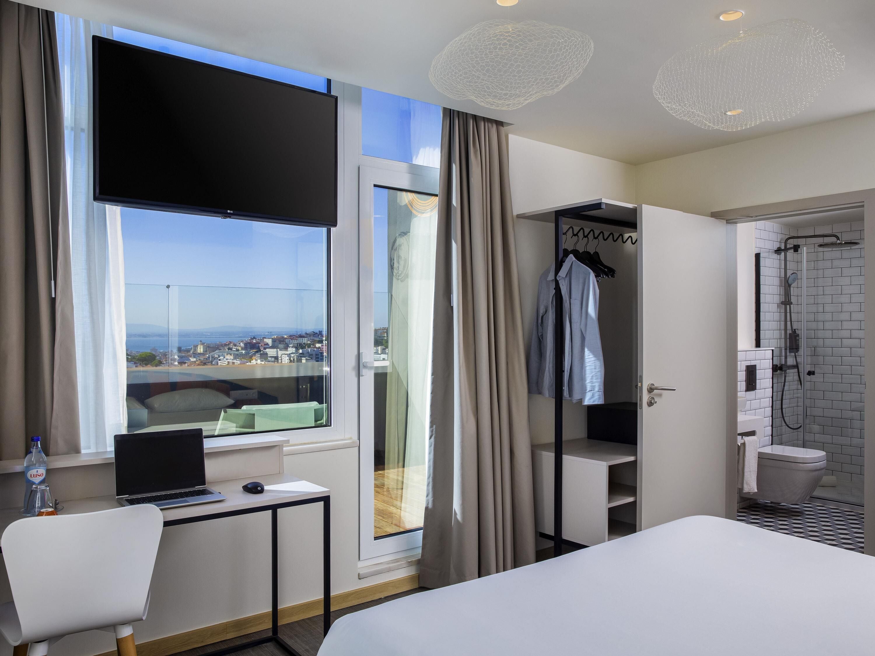 1 ห้องนอน, เครื่องนอนระดับพรีเมียม, ผ้านวมขนเป็ด, ตู้นิรภัยในห้องพัก