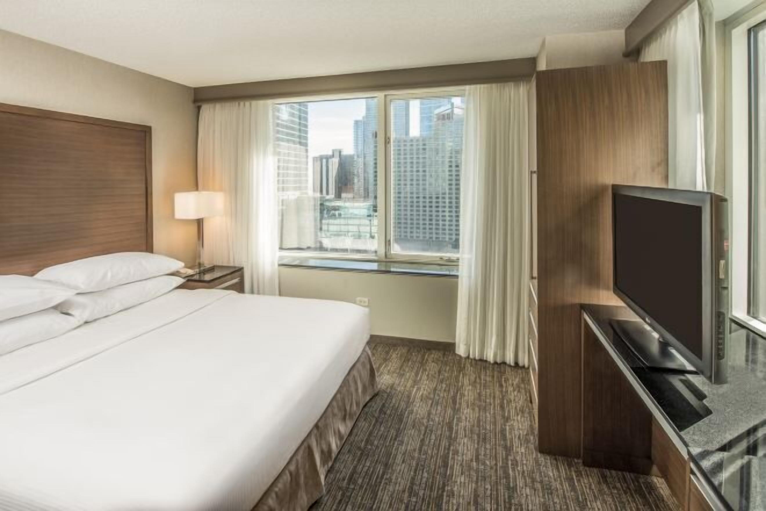 Literie hypoallergénique, coffres-forts dans les chambres, bureau