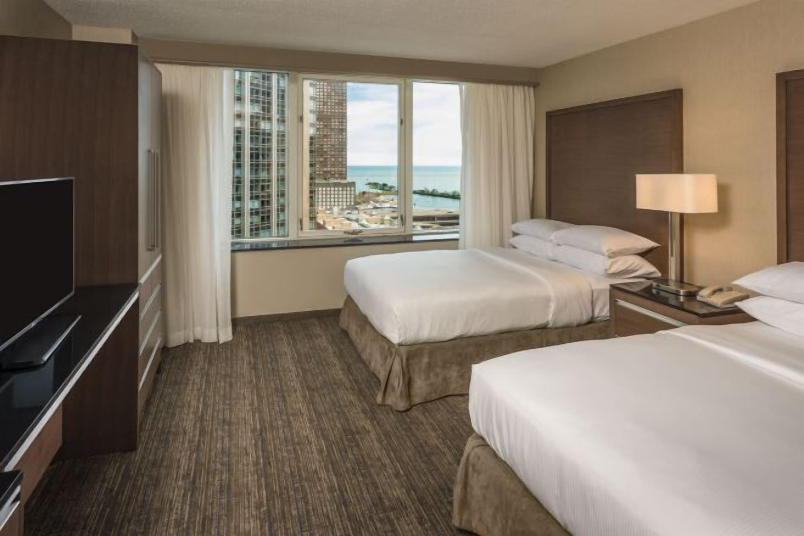 Literie hypoallergénique, coffres-forts dans les chambres, bureau