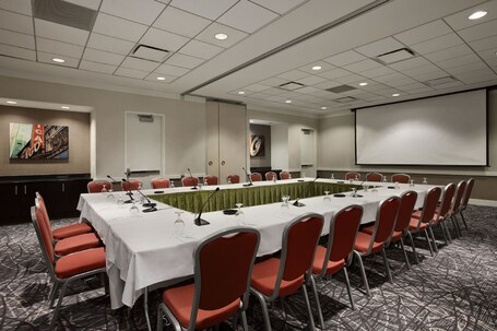 Embassy Suites by Hilton Chicago Downtown Magnificent Mile - Image 30