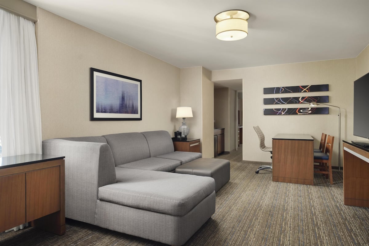 Télévision LCD de 55 pouces avec chaßnes par satellite, télévision