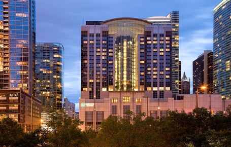 Embassy Suites by Hilton Chicago Downtown Magnificent Mile - Image 15