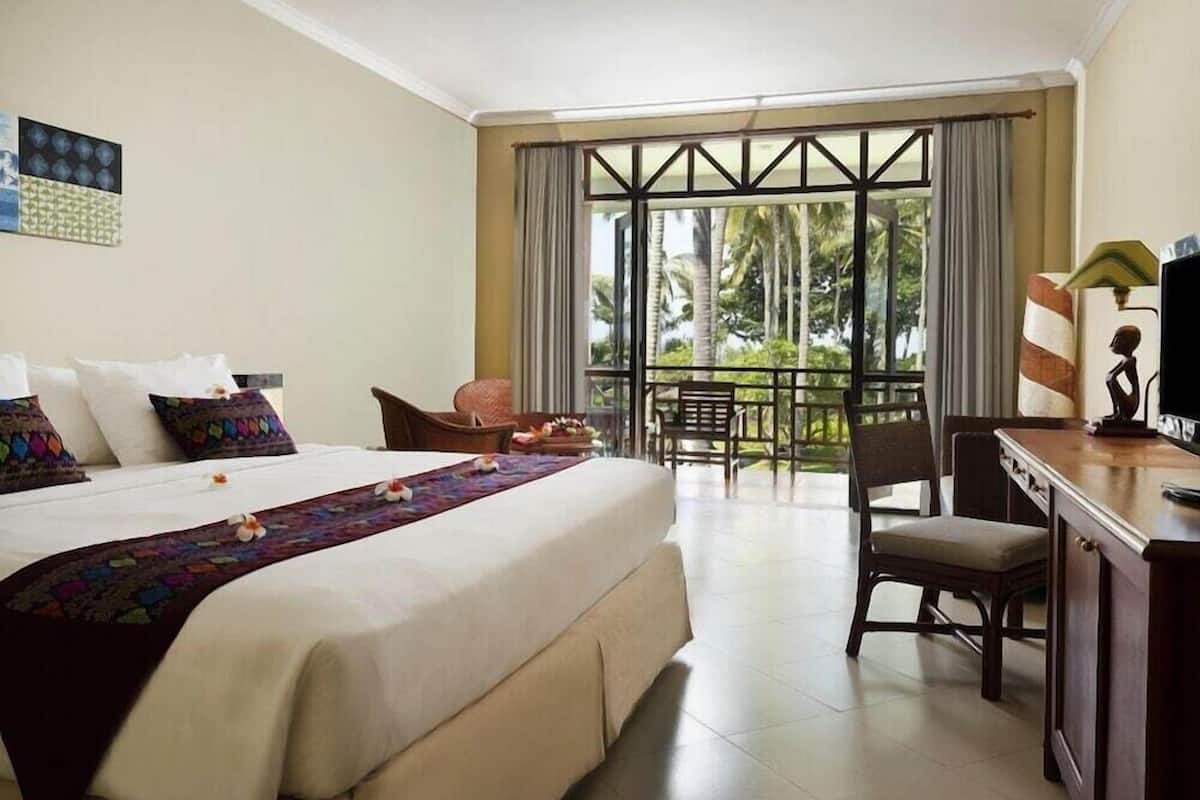 Minibar, in-room safe, desk, blackout curtains