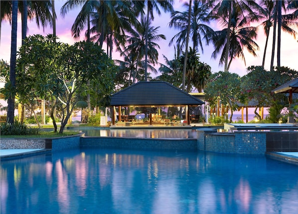 Bar en bord de piscine