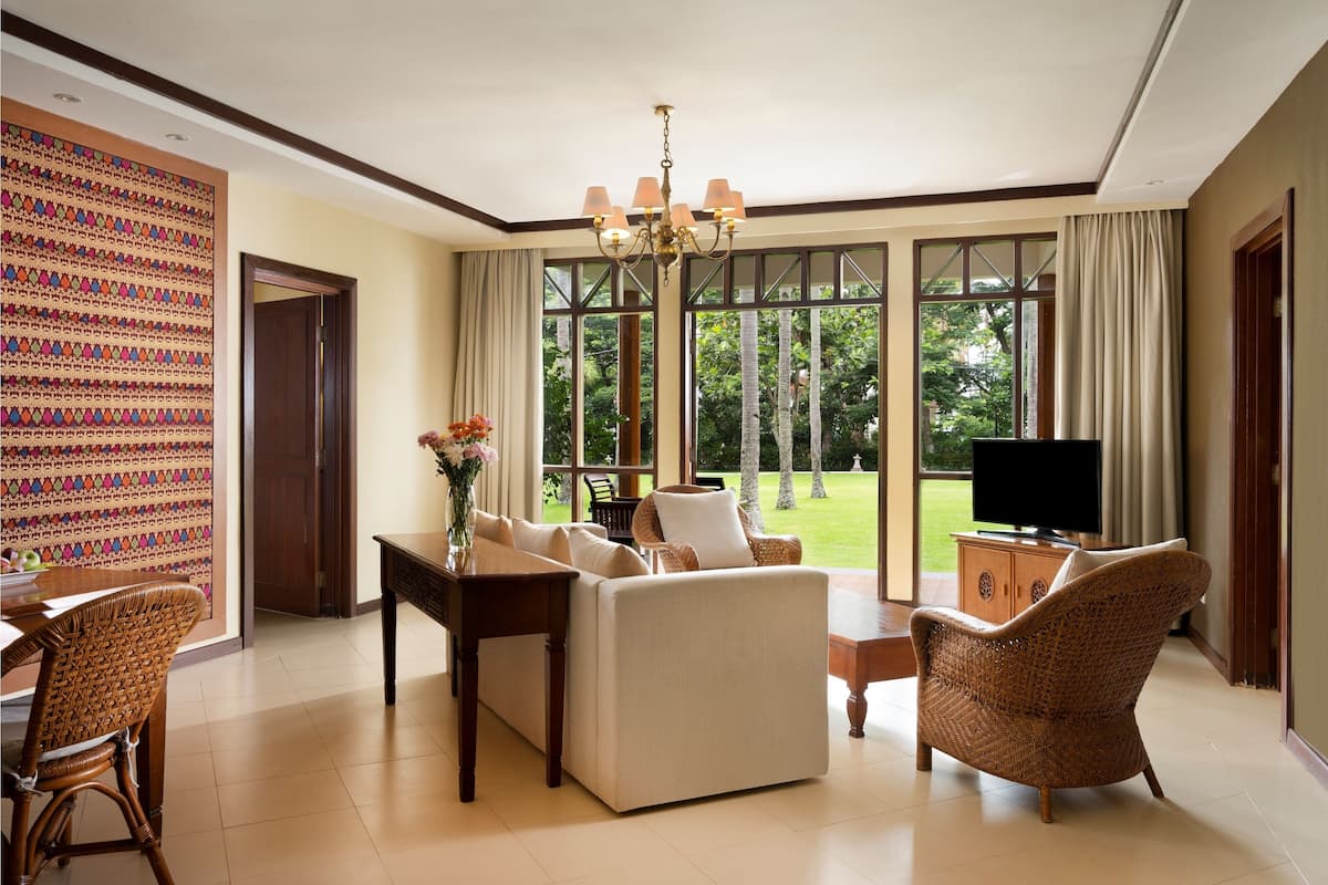 family suite, 2 bedrooms, kitchen | living room | 36-inch lcd tv with cable channels, tv