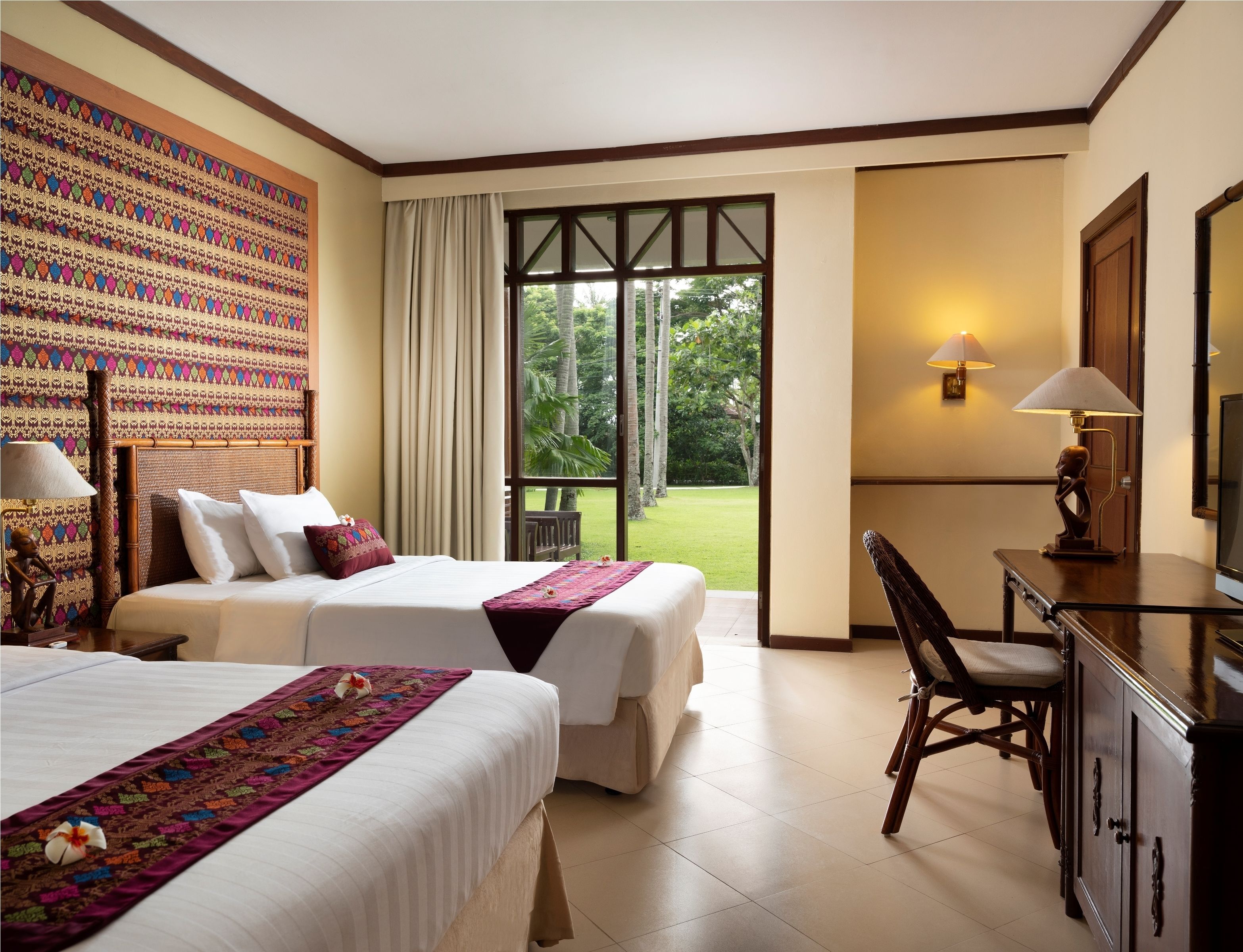 2 bedrooms, minibar, in-room safe, desk