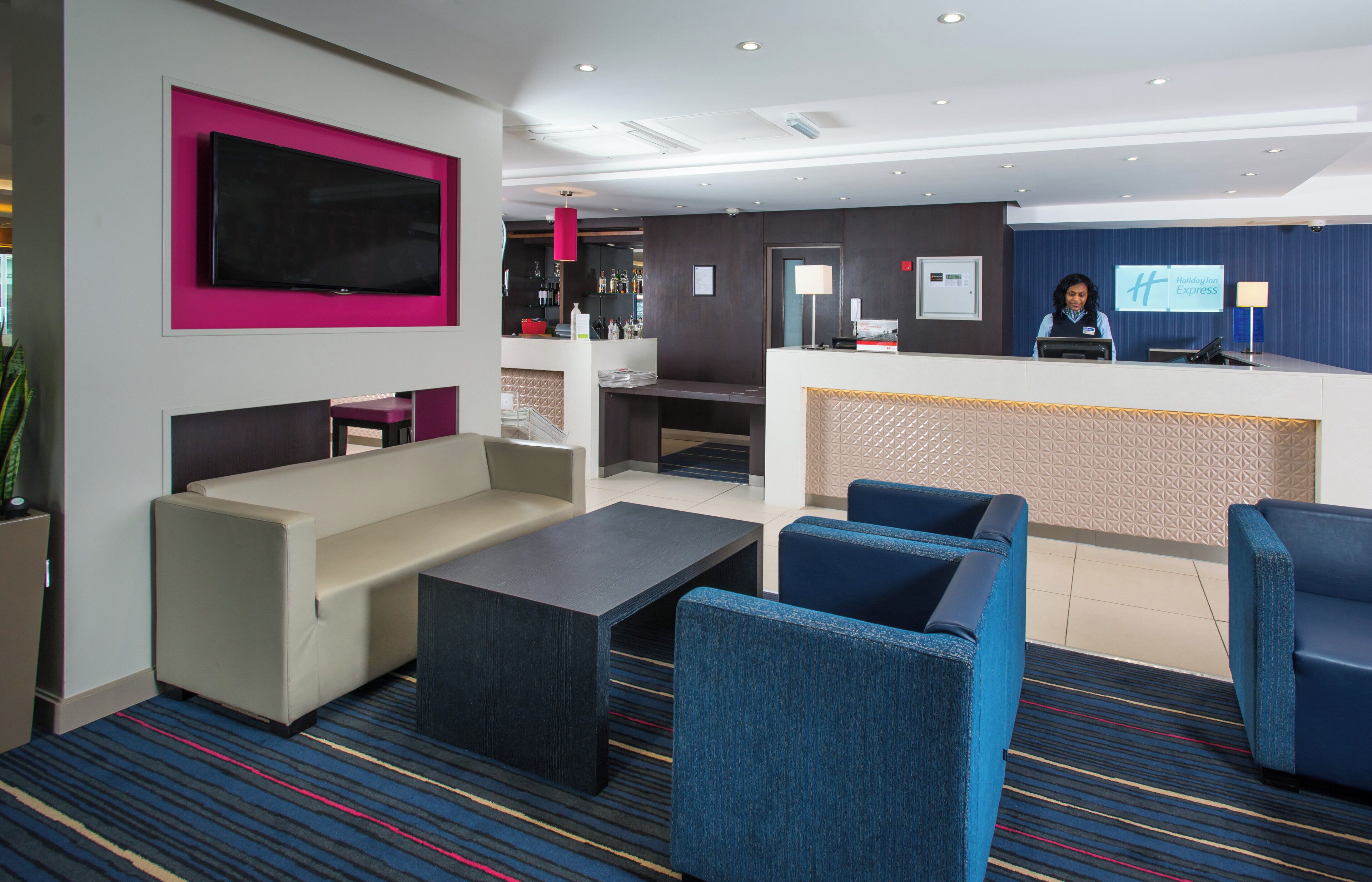 Photo - Holiday Inn Express London Wandsworth by IHG