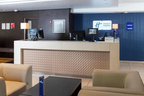 Exterior - Holiday Inn Express London Wandsworth by IHG (London)