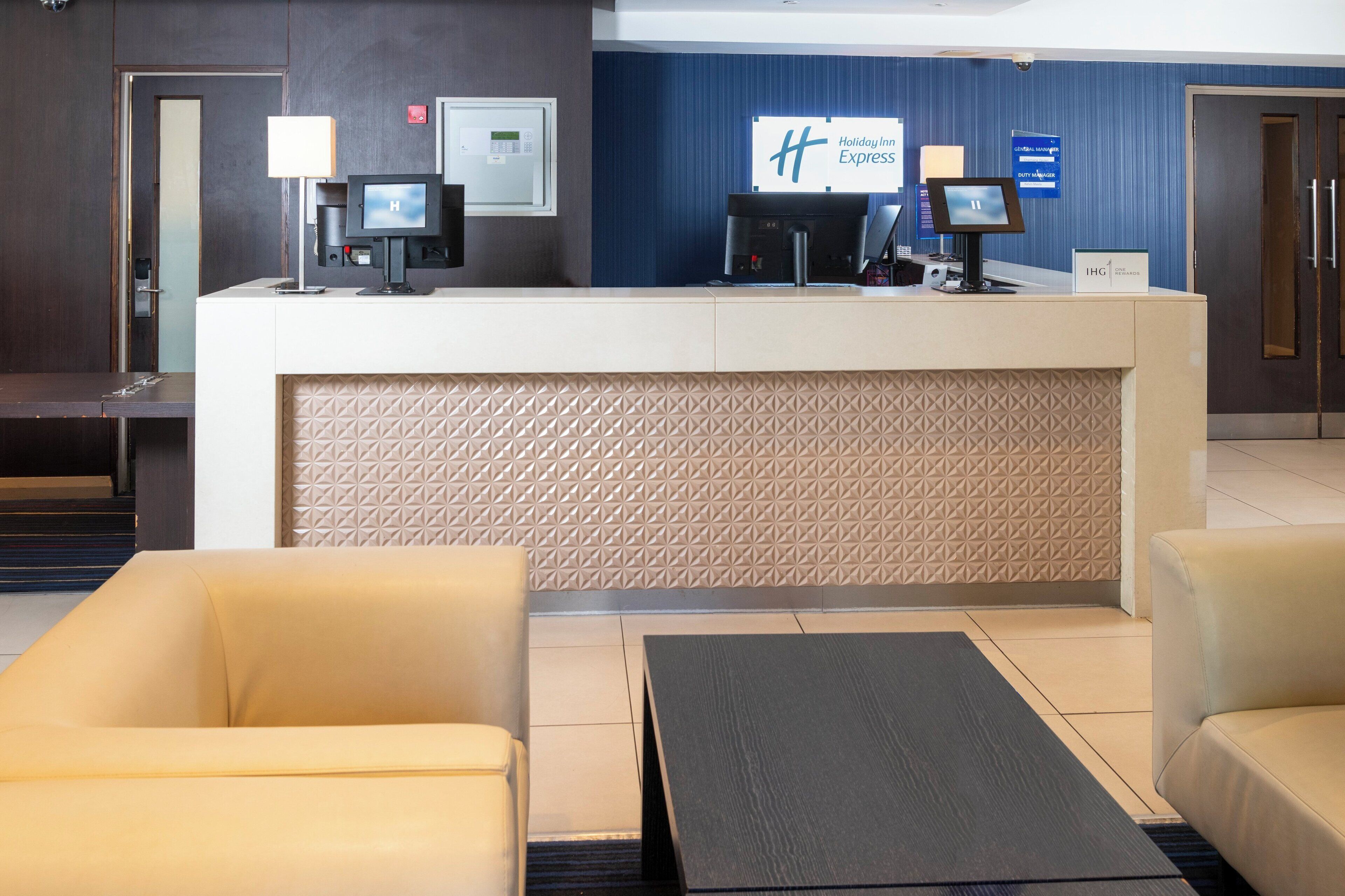 Photo - Holiday Inn Express London - Wandsworth by IHG