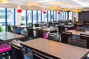 Free daily buffet breakfast  - Holiday Inn Express London Wandsworth by IHG (London)