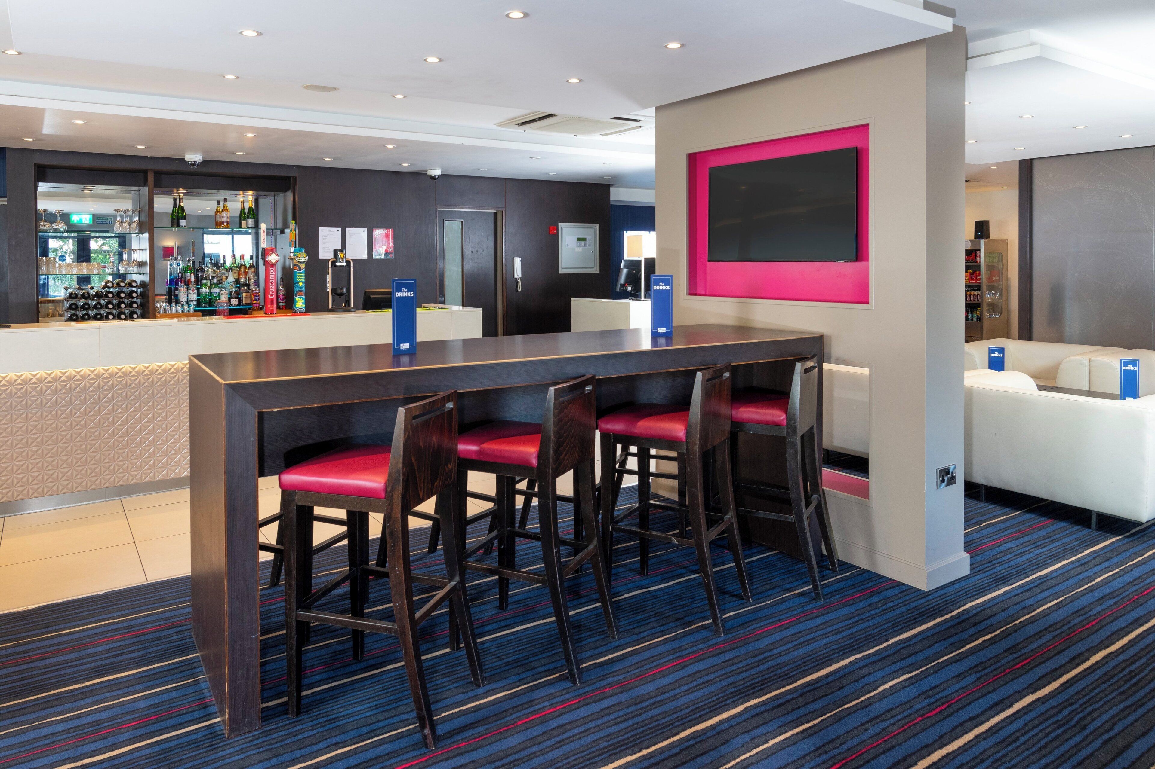 Photo - Holiday Inn Express London Wandsworth by IHG