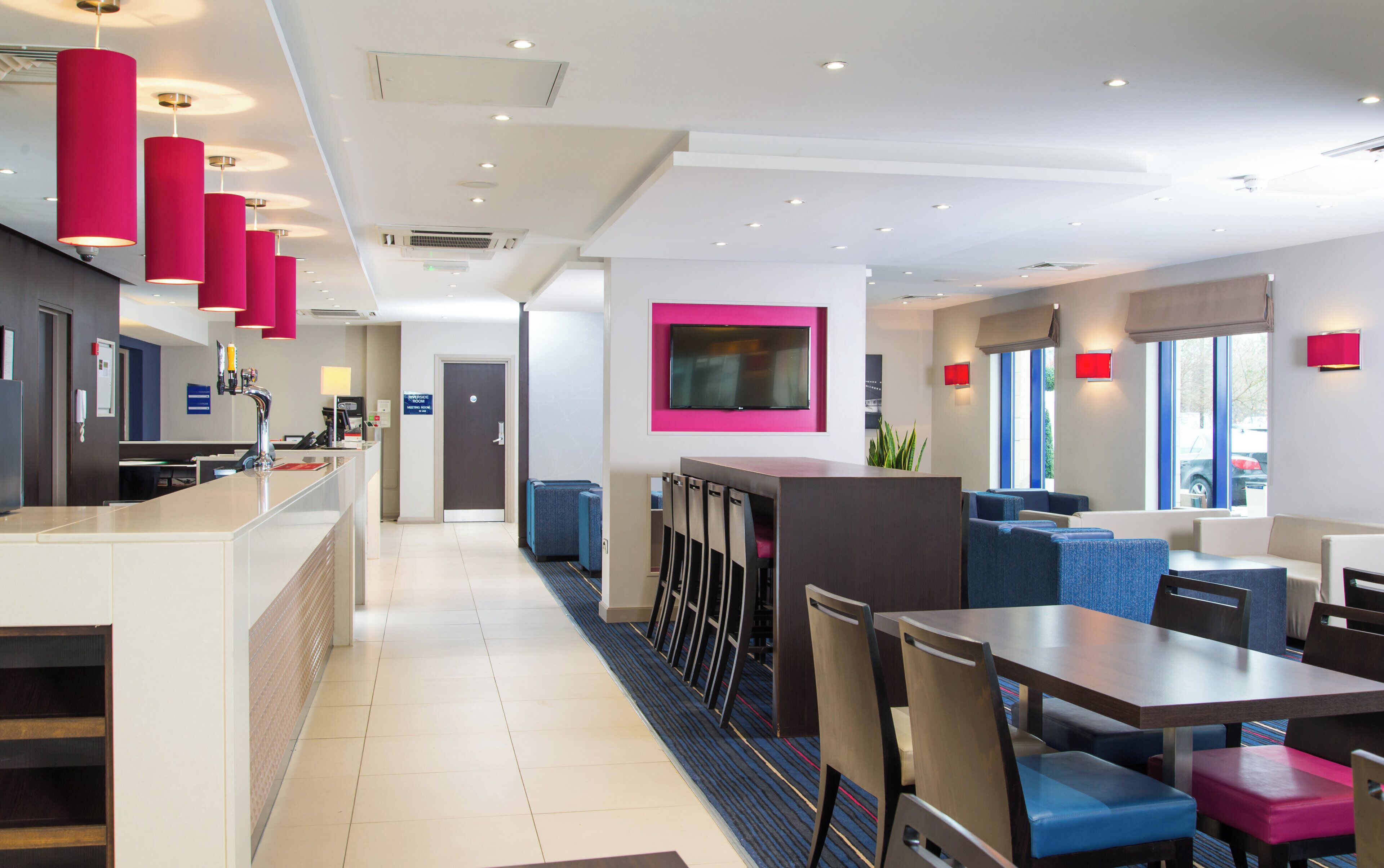 Photo - Holiday Inn Express London Wandsworth by IHG