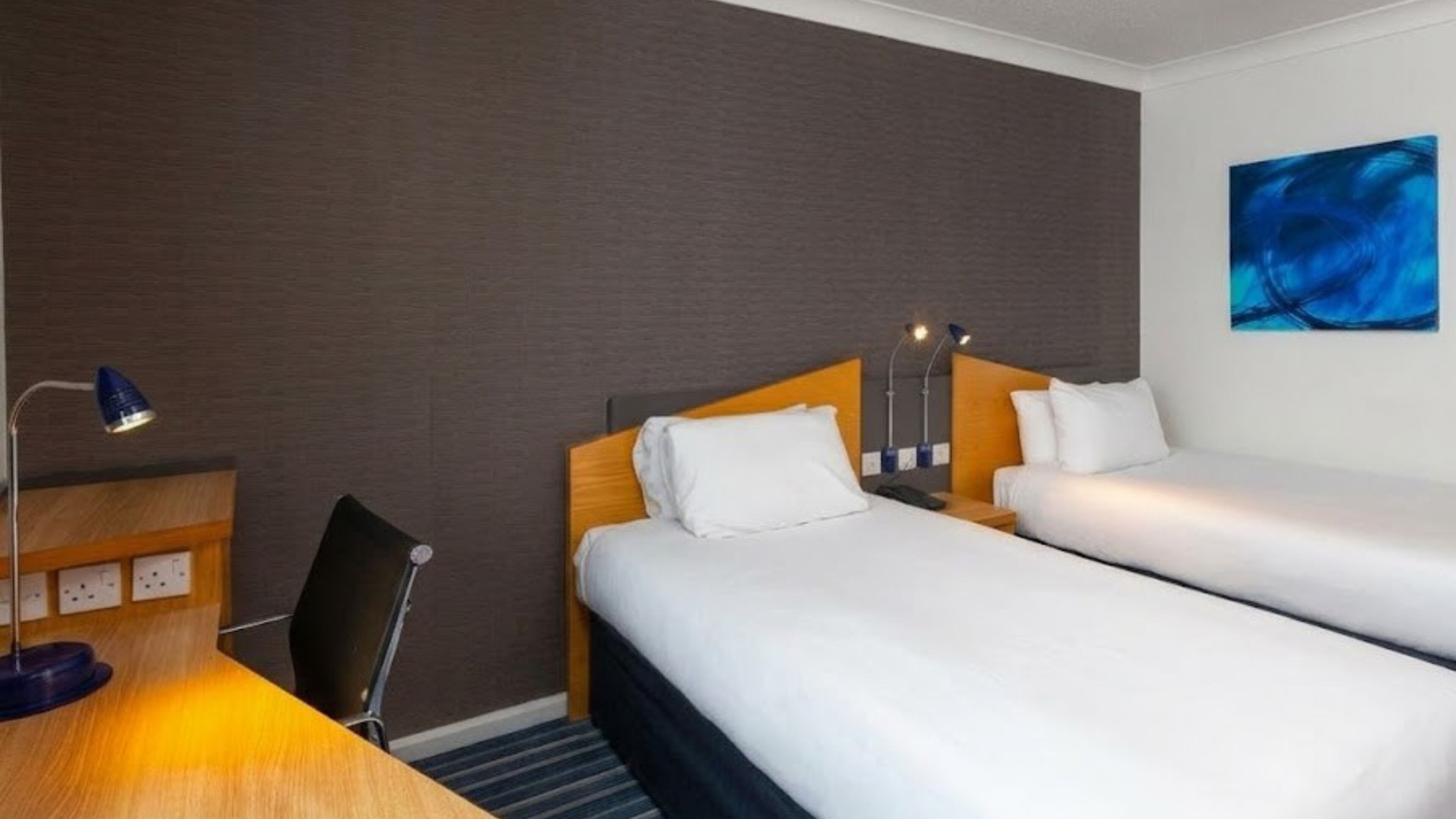Photo - Holiday Inn Express London Wandsworth by IHG