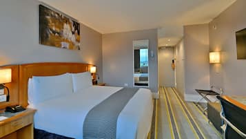 Quarto standard, 1 cama King, vista para a cidade | Frigobar, cofres nos quartos, individualmente decorados