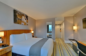 Standard Room, 1 King Bed, City View | Premium bedding, down comforters, memory foam beds, minibar