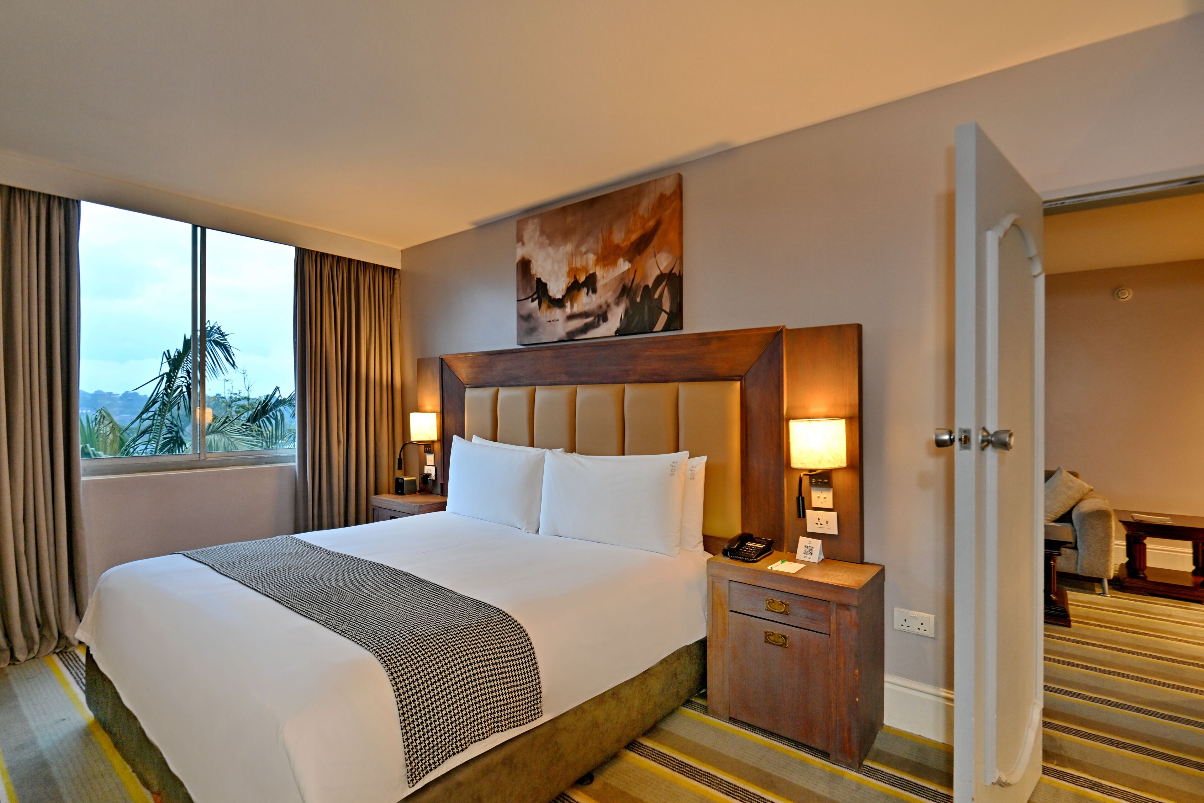 Phòng Suite, 1 giường cỡ king, quang cảnh núi | Bộ đồ giường cao cấp, chăn bông, nệm cao su hoạt tính (memory foam) 