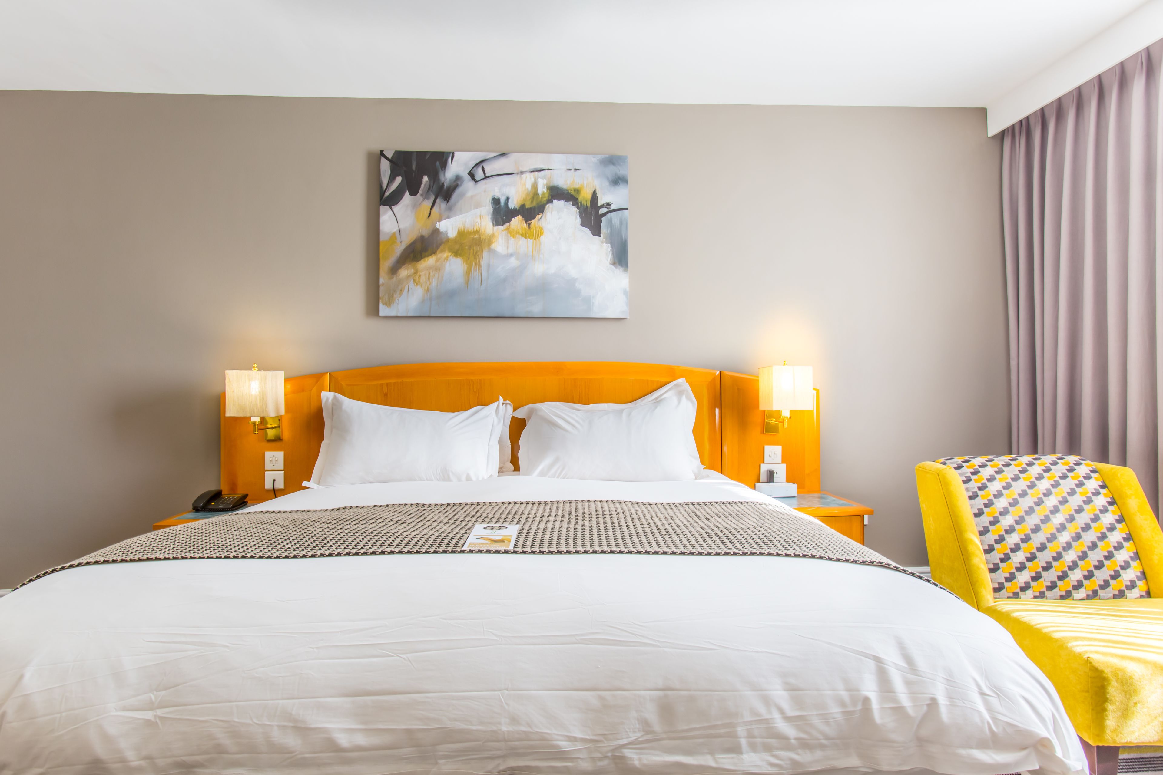 套房, 1 張特大雙人床 (Additional Living Area) | 迷你吧、客房內保險箱、獨特裝潢、布置獨特