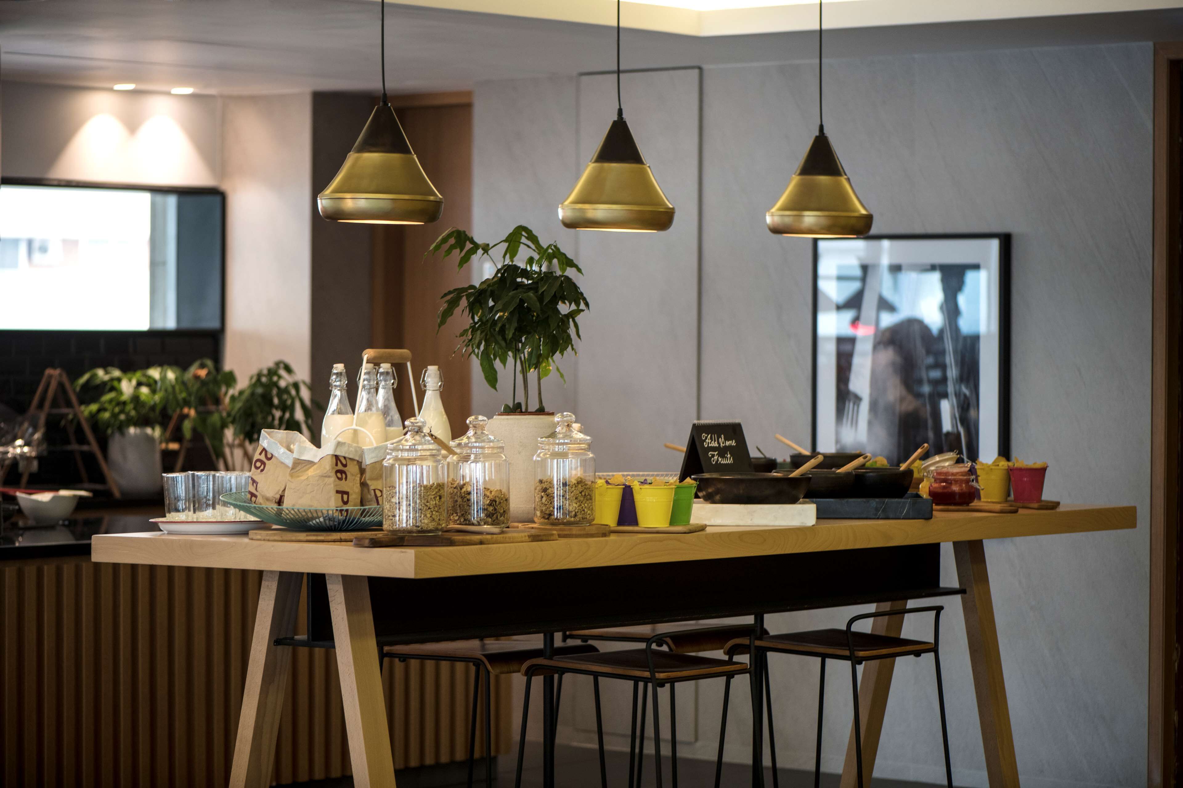 Morgenmadsbuffet hver dag (15 USD pr. person)