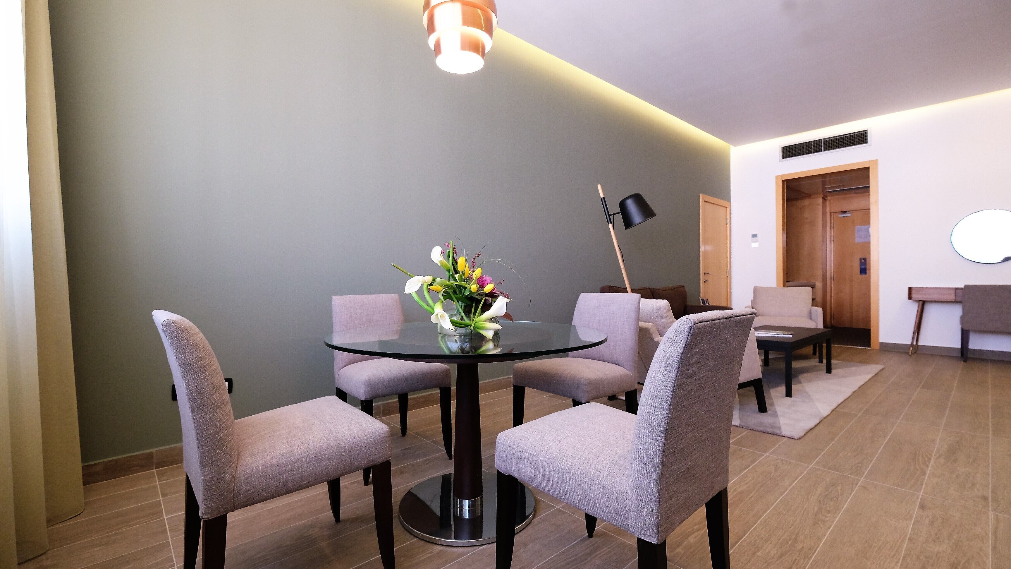 Suite, 1 habitación, Acceso al salón del club | Servicio de comidas en la habitación