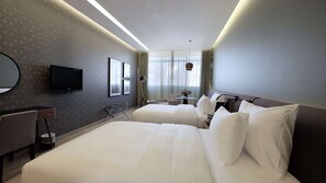 Habitación ejecutiva, Acceso al salón del club | Ropa de cama de alta calidad, minibar, caja fuerte y escritorio