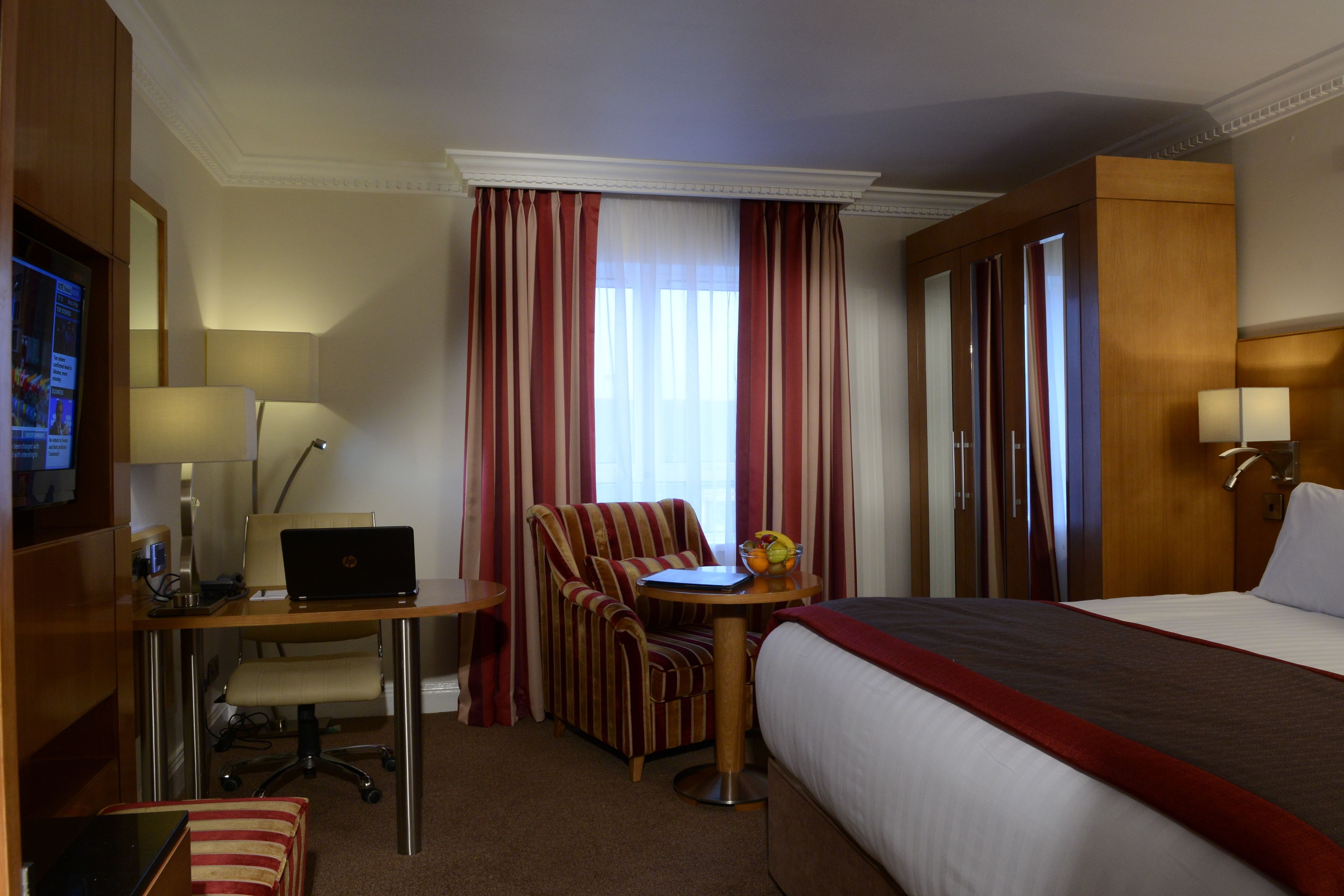 executive double room | in-room safe, free cots/infant beds, rollaway beds, free wifi