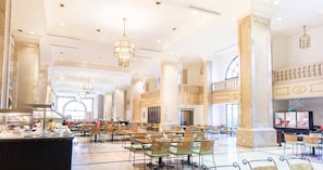 2 restaurants, breakfast, lunch, dinner served; American cuisine