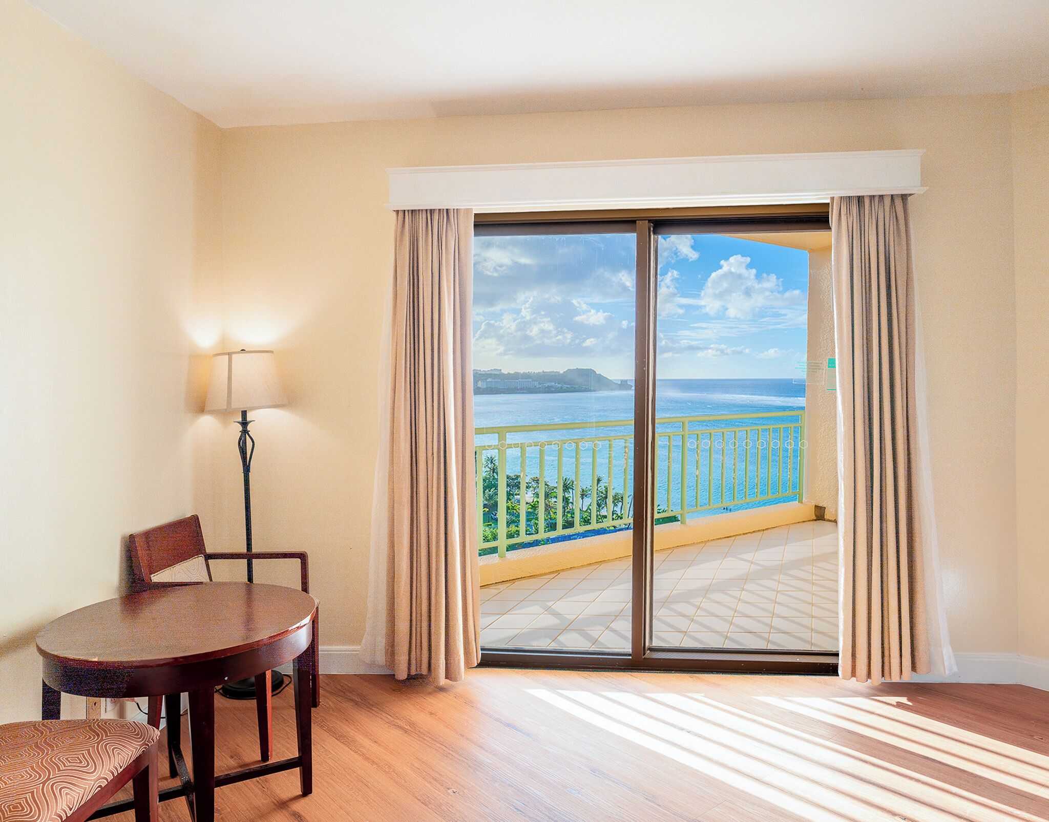 Ocean View Superior | Area keluarga | TV