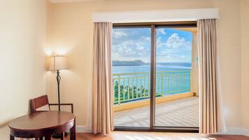 Ocean View Superior | Area keluarga | TV