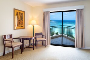 King Ocean View | Living area