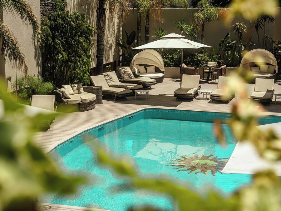 Outdoor pool, pool loungers