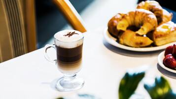 Petit déjeuner en libre-service compris tous les jours