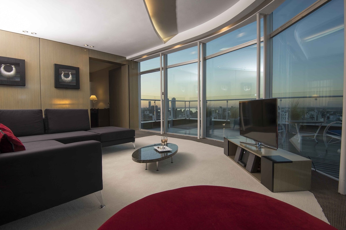 Suite, 1 très grand lit, balcon | Minibar, coffre-fort, bureau, système d’insonorisation